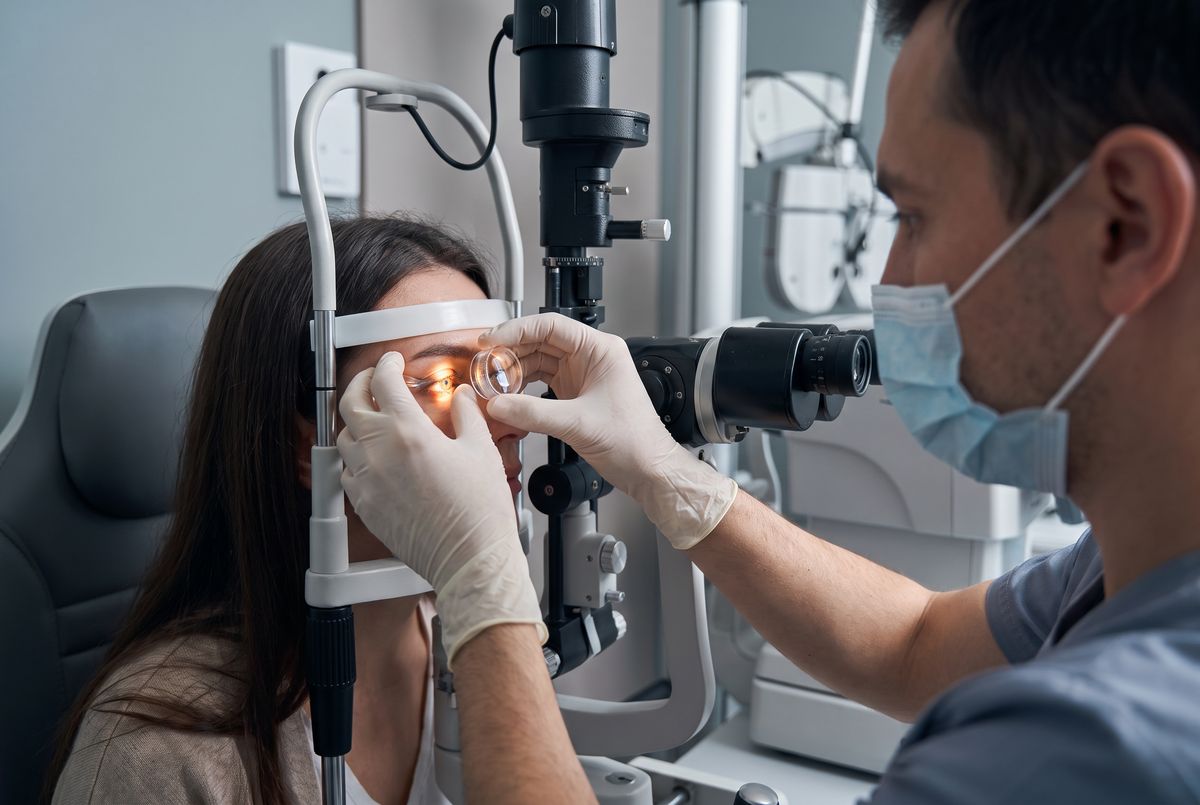 Exame de biometria ocular — equipamento de medição do olho
